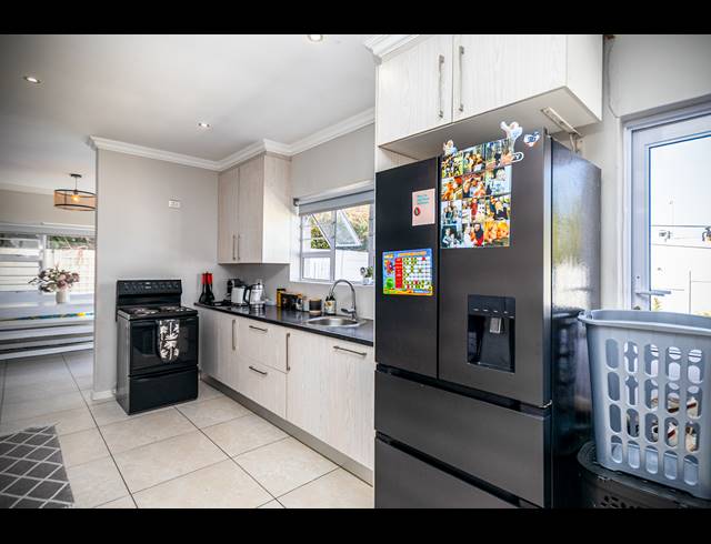 4 BEDROOM FREESTANDING TO LET IN TABLE VIEW